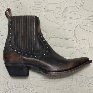 NIB Frye Sacha Stud Chelsea Boots 8.5 Black Western